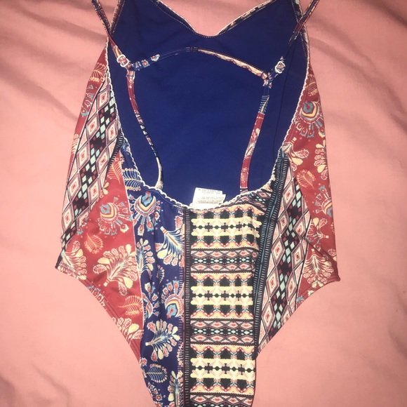 ❌SOLD❌ Roxy one piece - Picture 2 of 2